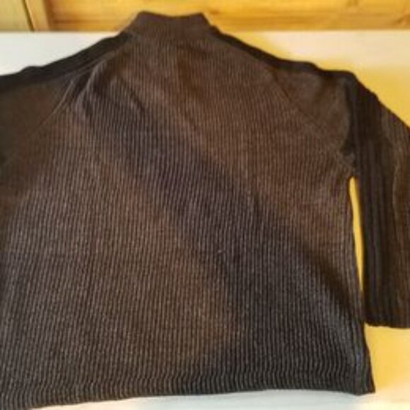 2x Prefab and 1x World Athletics Men's Sweaters (sold together) - Picture 8 of 10